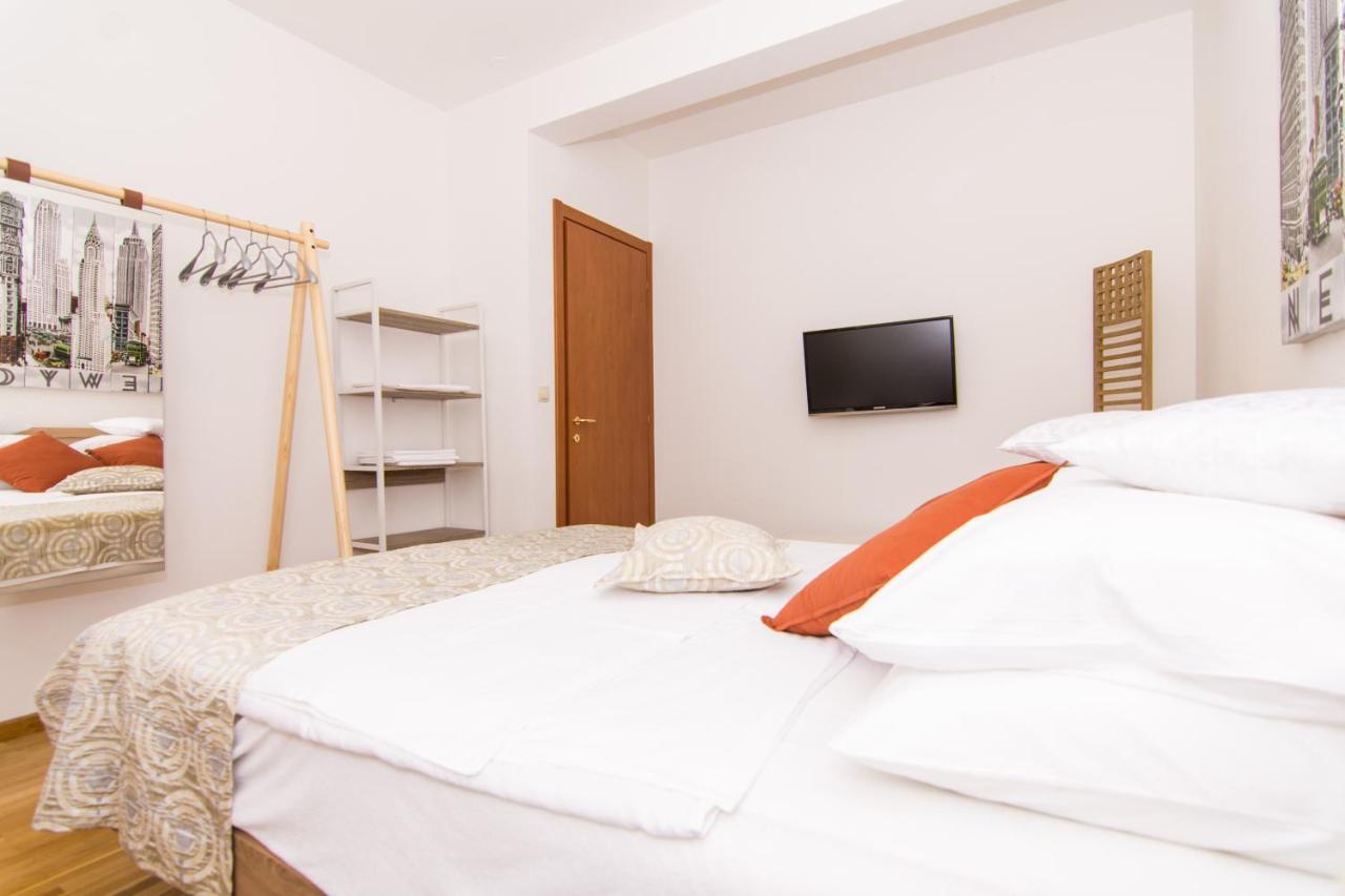 Gallery Luxury Suites & Rooms-Only Adults Split Bagian luar foto